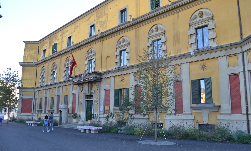 Murtaja dhe gripi i shpendeve, Shqiperia ndalon importin e mishit nga 6 vende